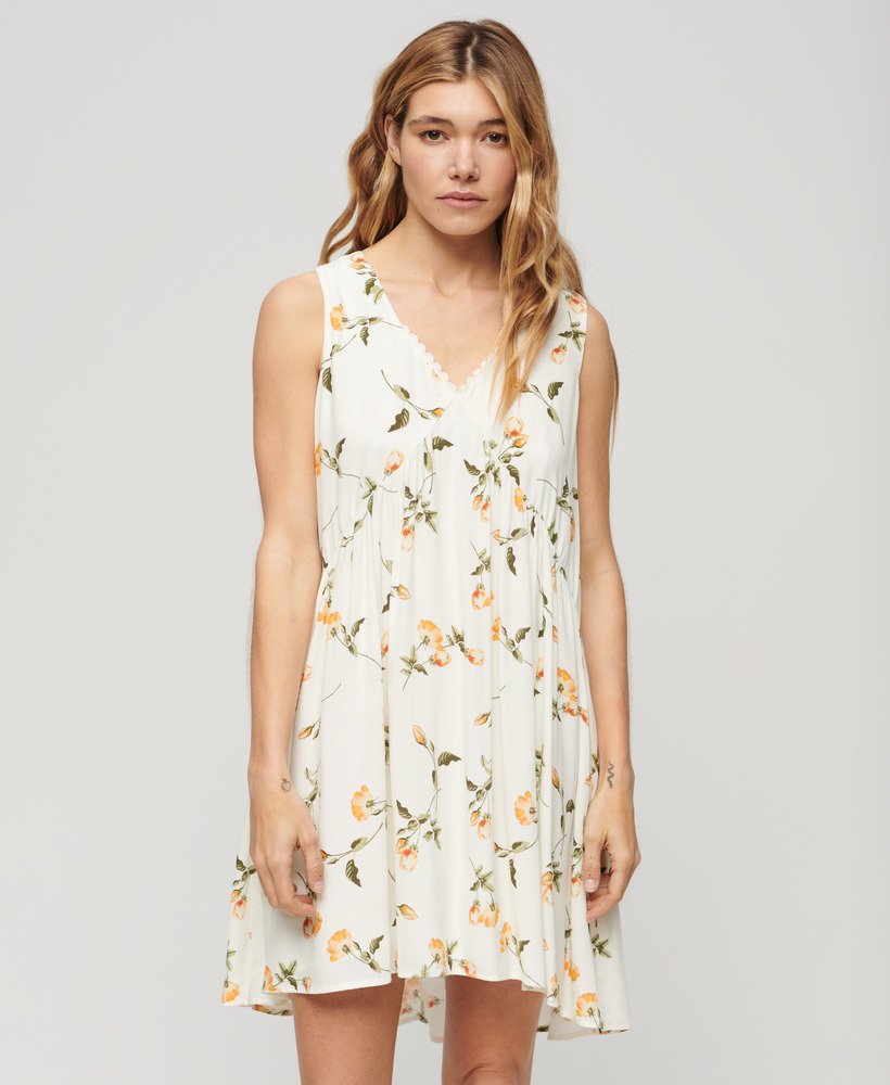 vestido volumoso sem mangas com estampa de rosas cor de pêssego