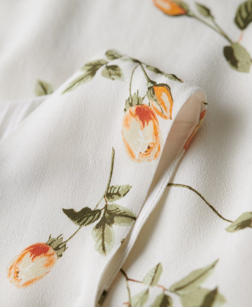 vestido volumoso sem mangas com estampa de rosas cor de pêssego