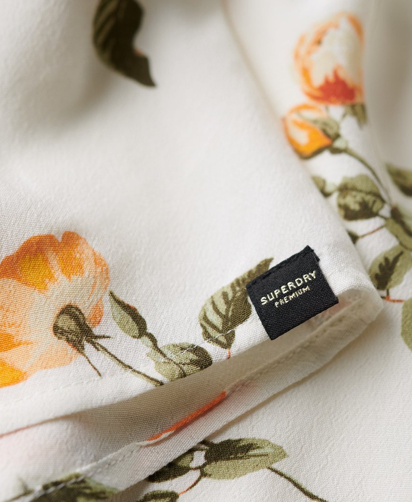 vestido volumoso sem mangas com estampa de rosas cor de pêssego