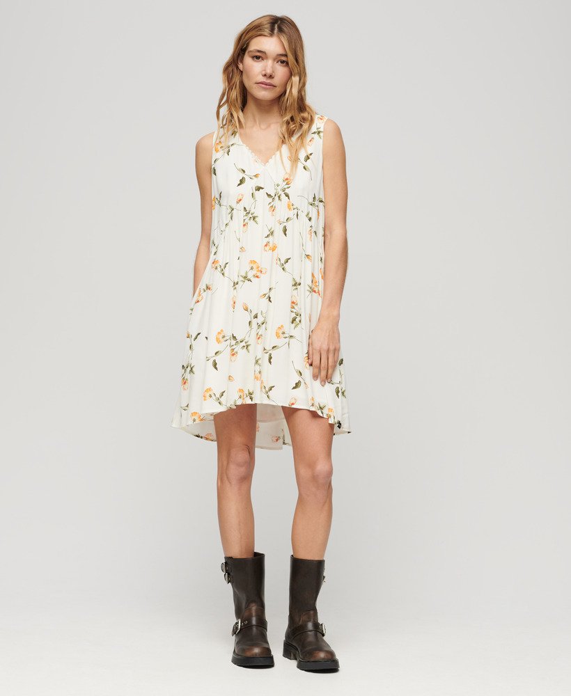 vestido volumoso sem mangas com estampa de rosas cor de pêssego