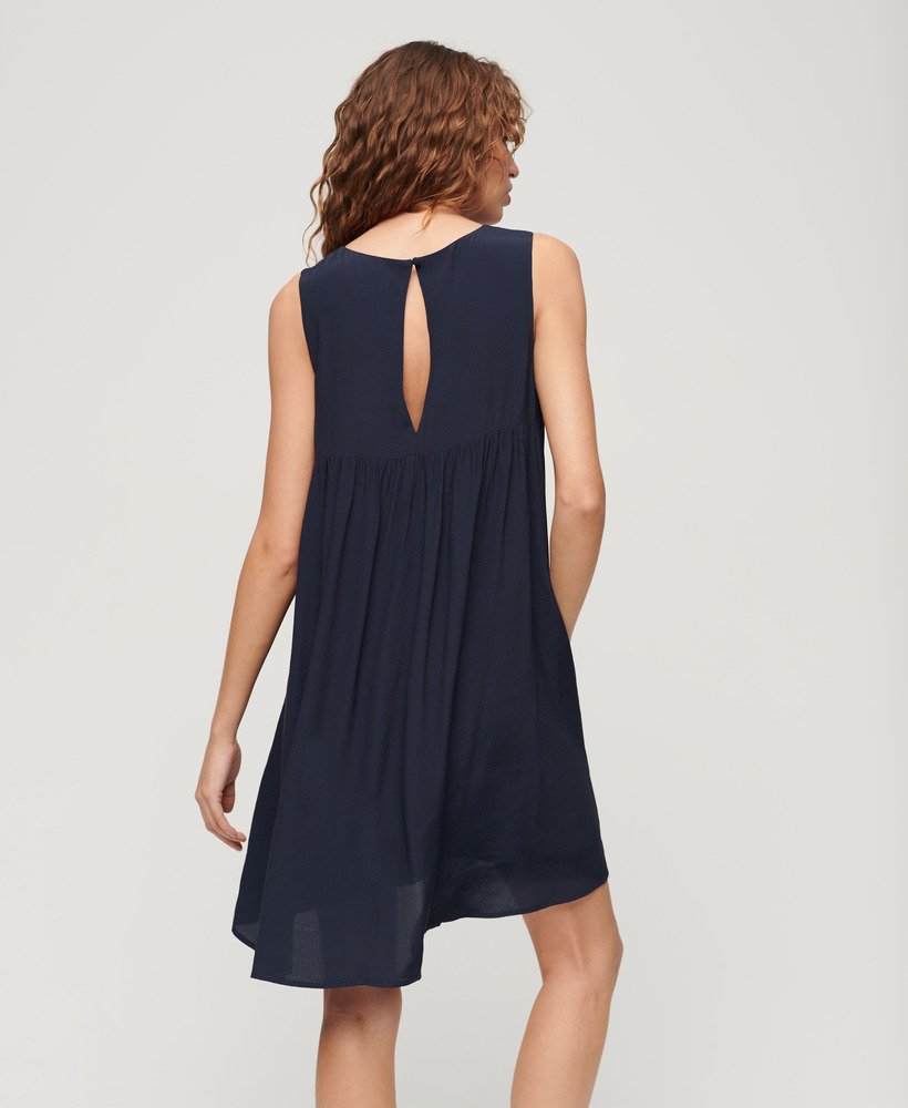 vestido volumoso sem mangas na cor azul-marinho eclipse