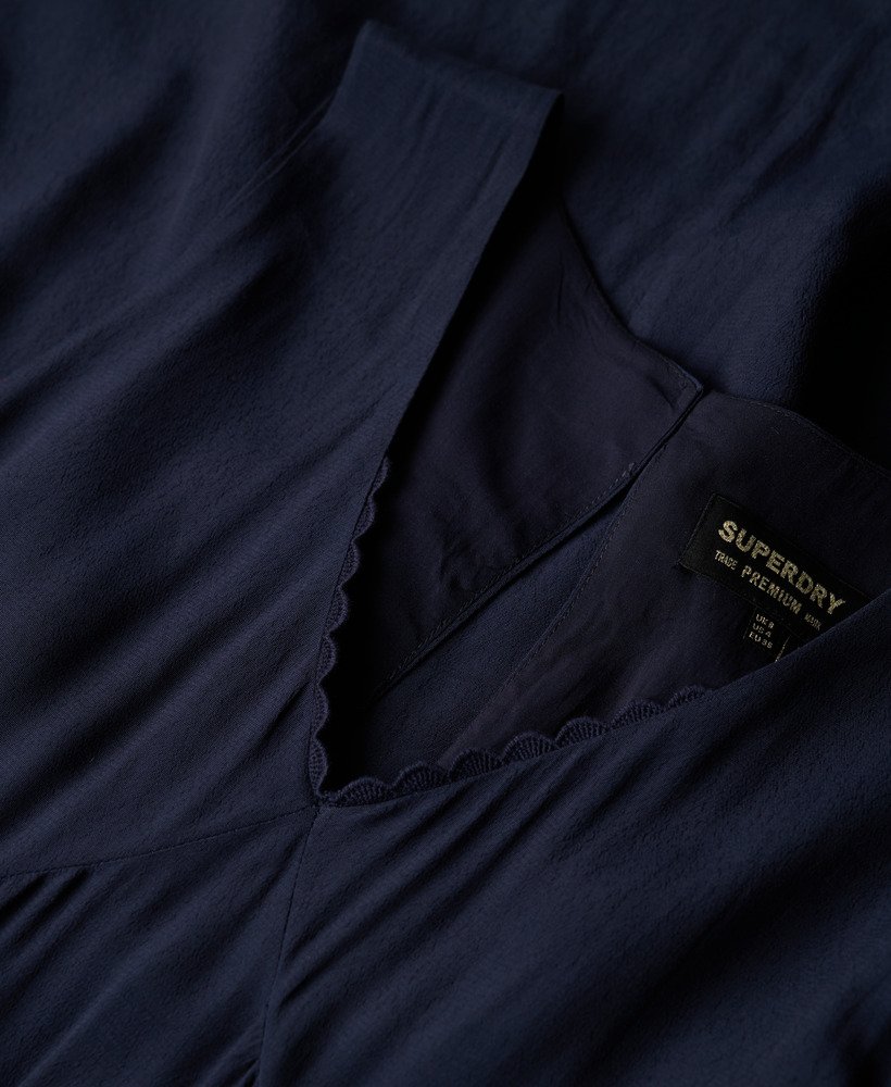 vestido volumoso sem mangas na cor azul-marinho eclipse