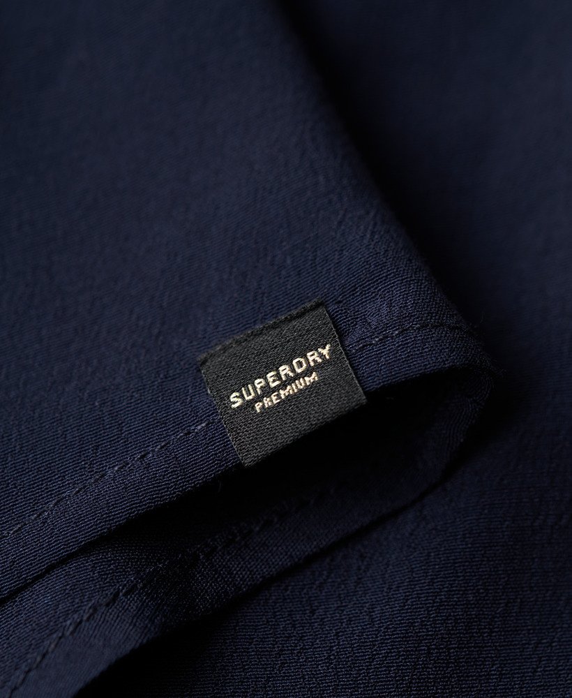 vestido volumoso sem mangas na cor azul-marinho eclipse