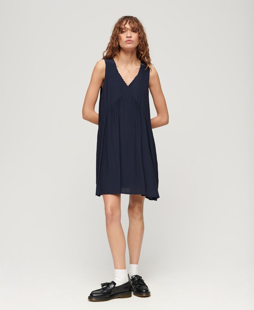 vestido volumoso sem mangas na cor azul-marinho eclipse