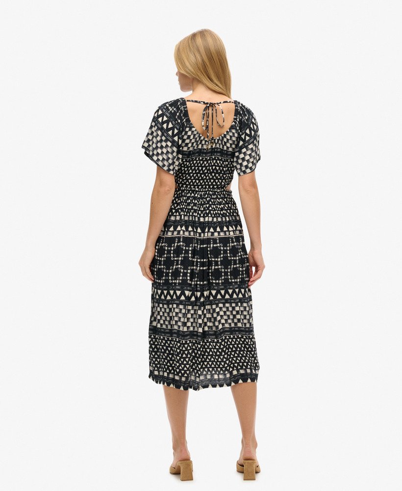 vestido midi estampado com recortes em monocromia shirbori em camadas.