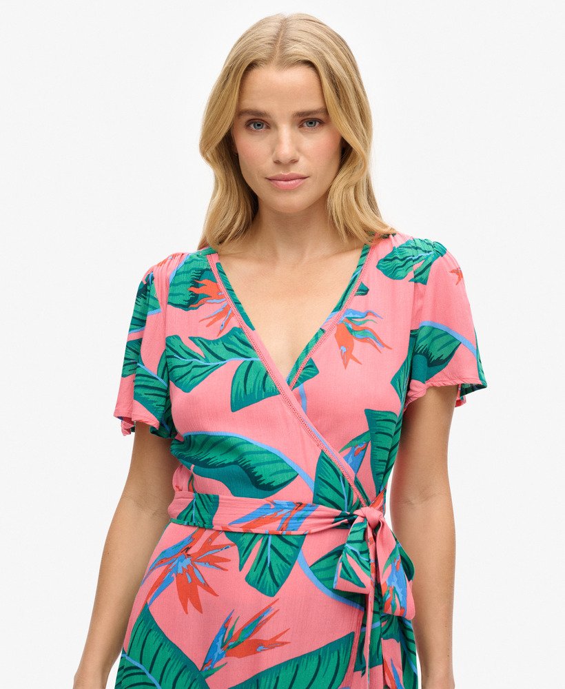 vestido curto envelope estampado em rosa paraíso