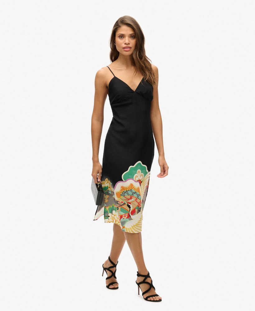 vestido midi de alças estampado na cor preta funetotsuru