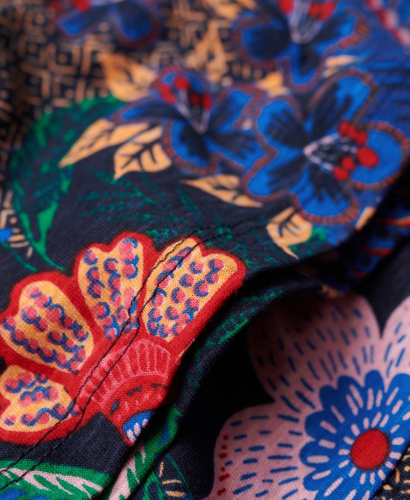 vestido longo de alças com franzido em estampa floral vera azul marinho.