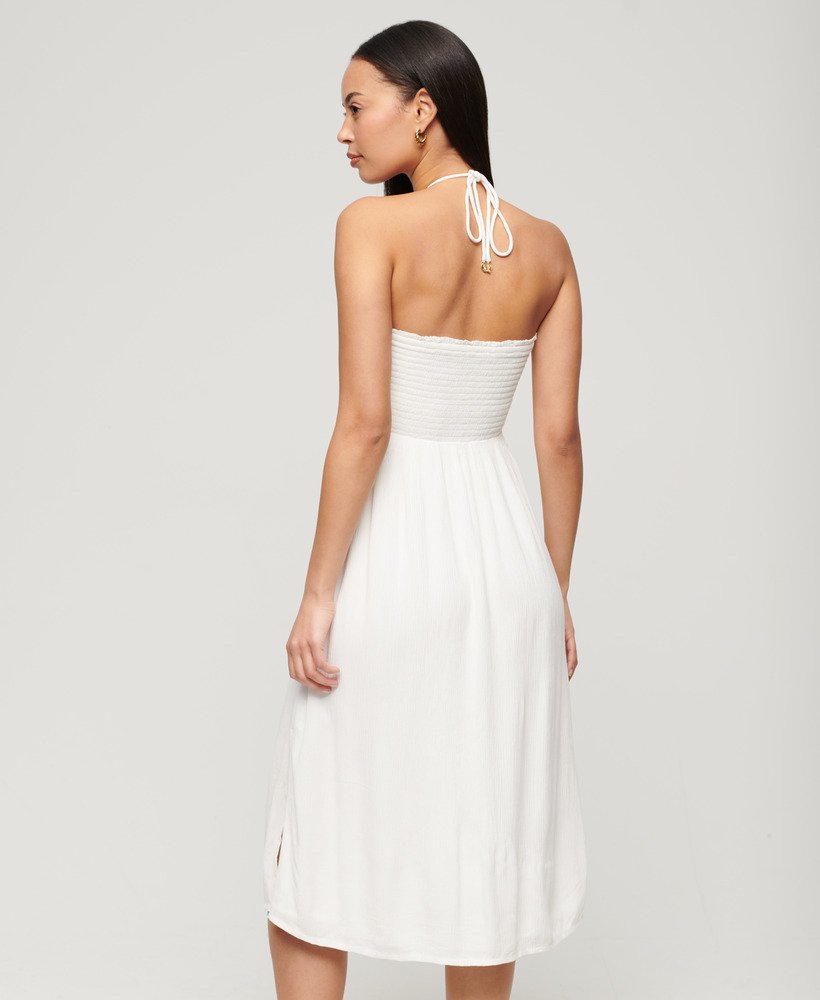 vestido midi de praia com detalhe franzido na cor branco off-white.