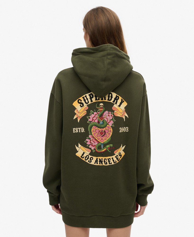 vestido com capuz e aplicações de strass estilo tatuagem na cor cáqui militar.