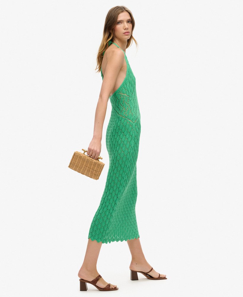 vestido longo de crochê com decote halter na cor verde-kelly.