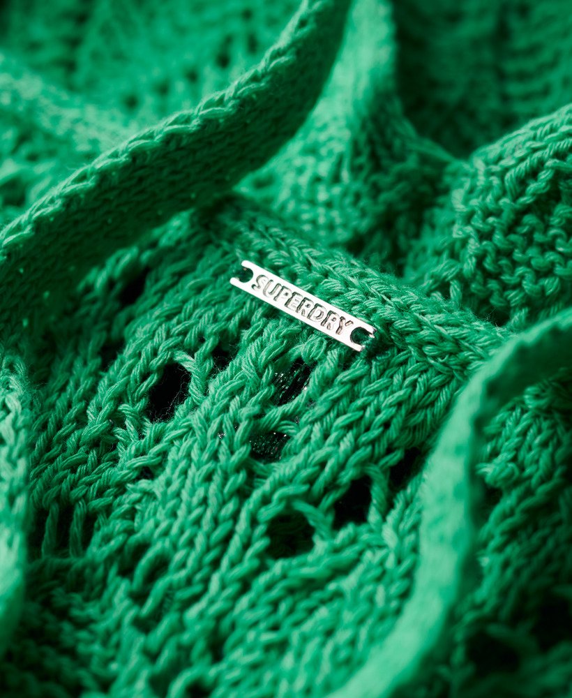 vestido longo de crochê com decote halter na cor verde-kelly.