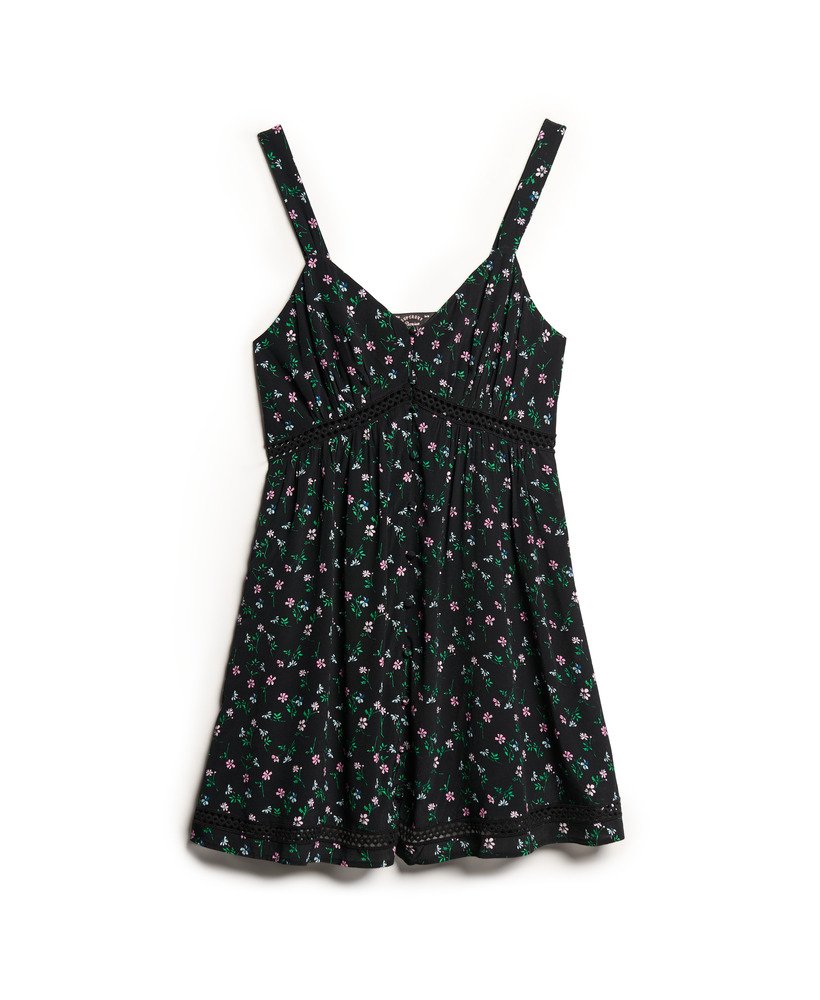 vestido camisola com decote em v e detalhes em renda na estampa floral cosmos preta.