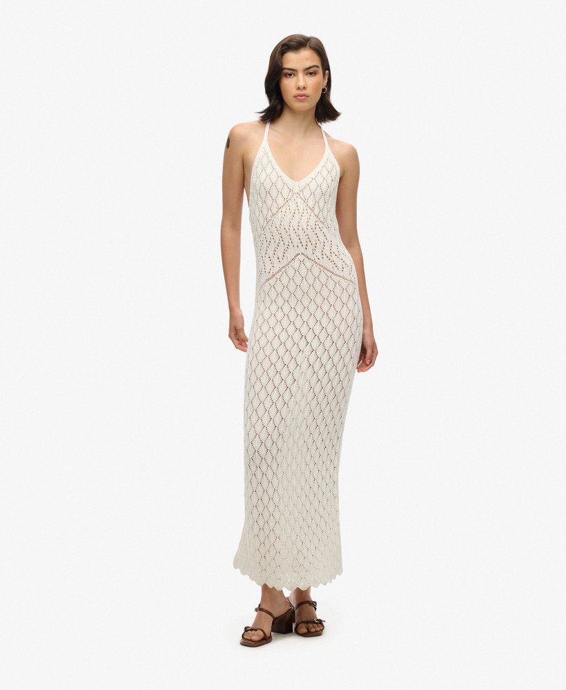 vestido longo de crochê com decote halter na cor osso do deserto ou off white.