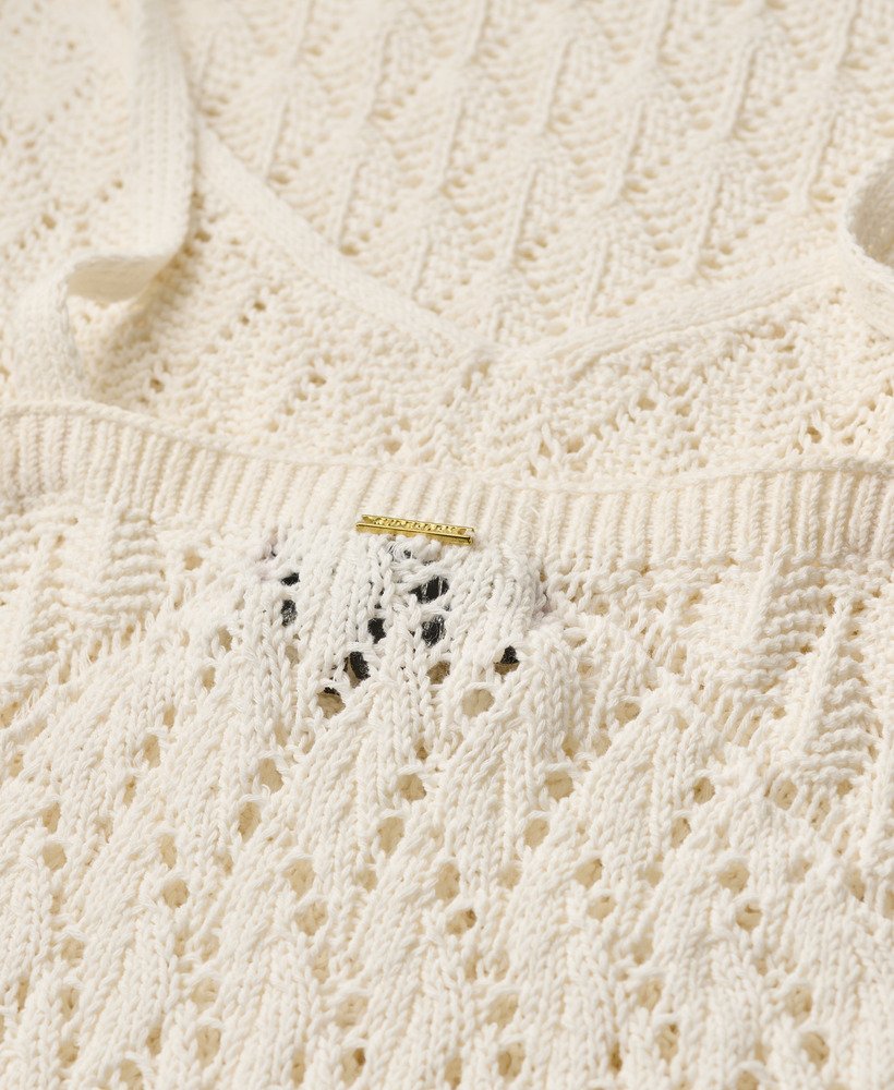 vestido longo de crochê com decote halter na cor osso do deserto ou off white.