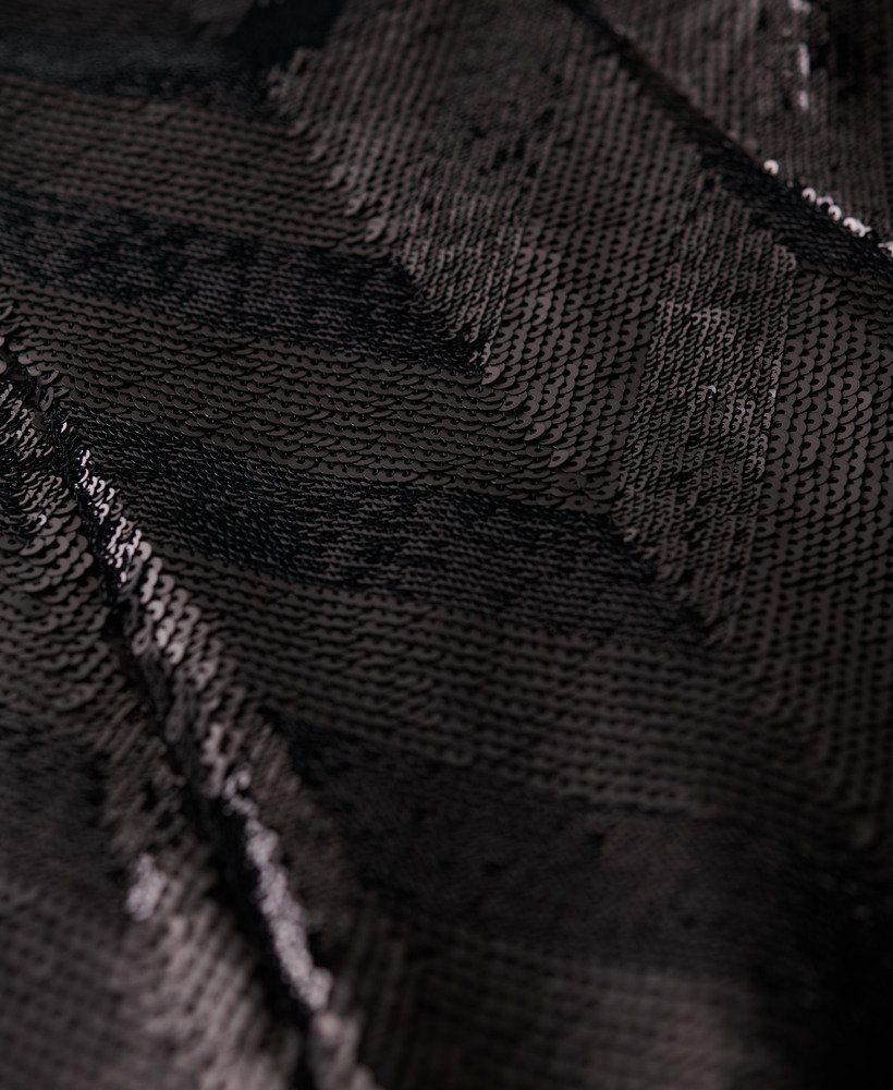 vestido midi com estampa chevron e costas abertas em lantejoulas pretas decorativas.