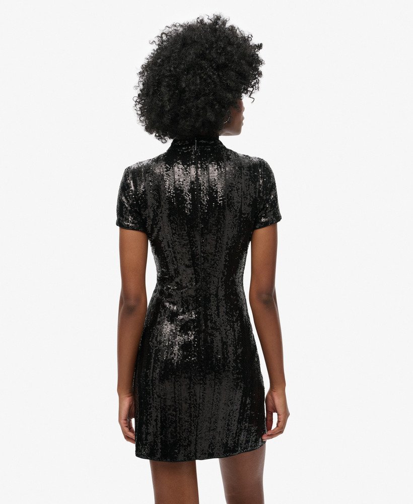 vestido curto mandarin com lantejoulas pretas.