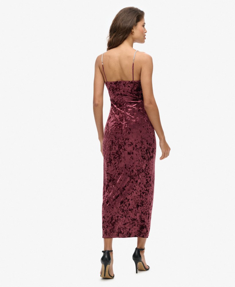 vestido longo de veludo com strass na cor bordô.