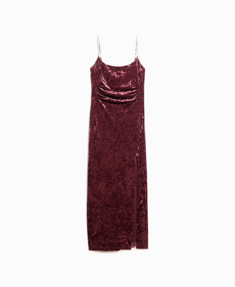 vestido longo de veludo com strass na cor bordô.