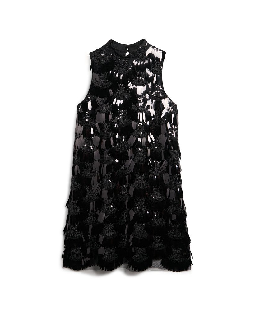 vestido evasê com franjas e lantejoulas pretas.