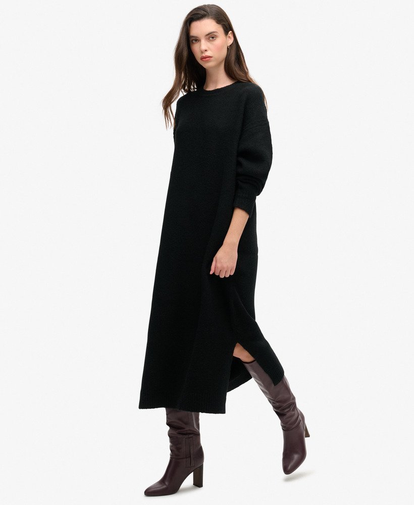 vestido midi folgado estilo suéter na cor preta com torção.