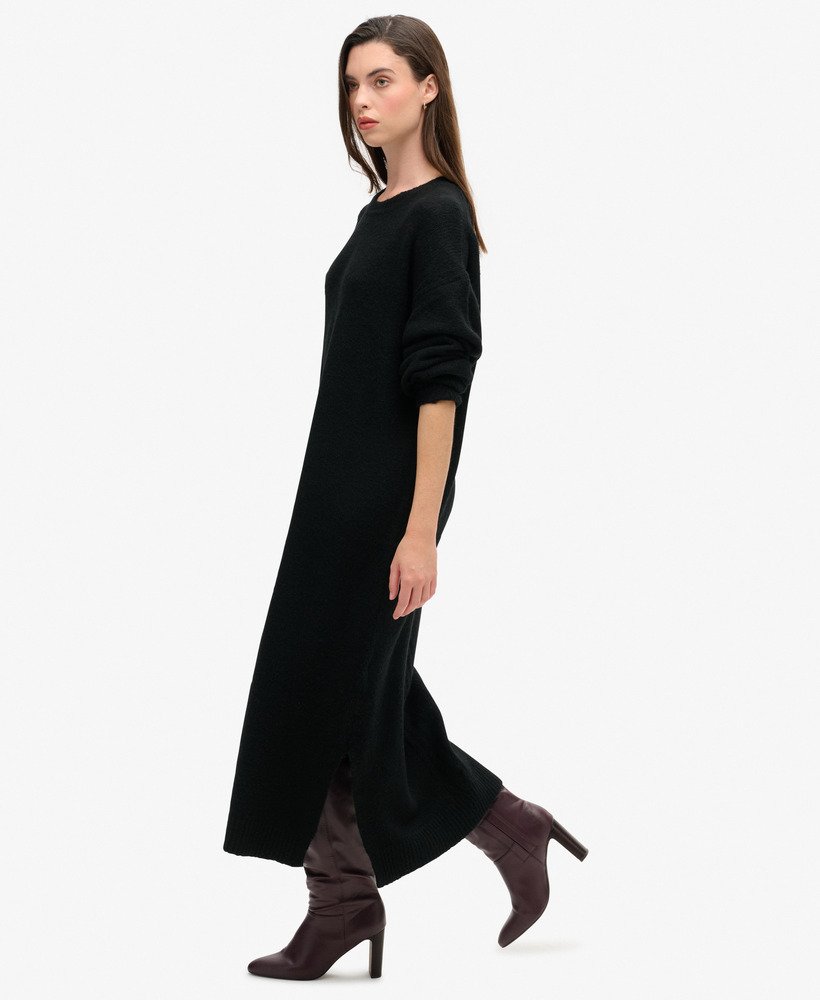 vestido midi folgado estilo suéter na cor preta com torção.