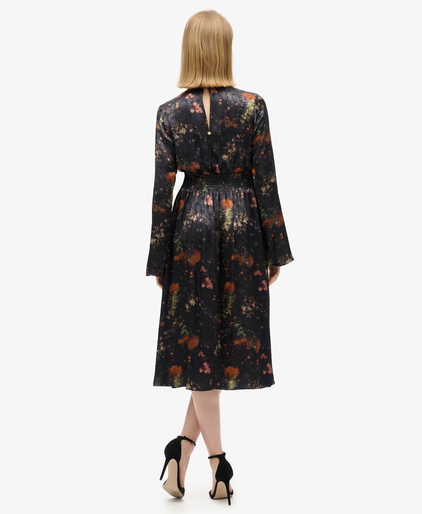 vestido midi jacquard com mangas flare na cor alpine lake black.