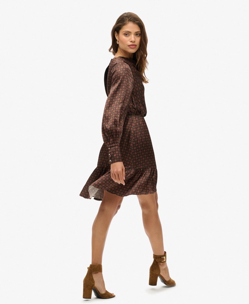 vestido curto com gola drapeada em jacquard na cor laranja com estampa geométrica.
