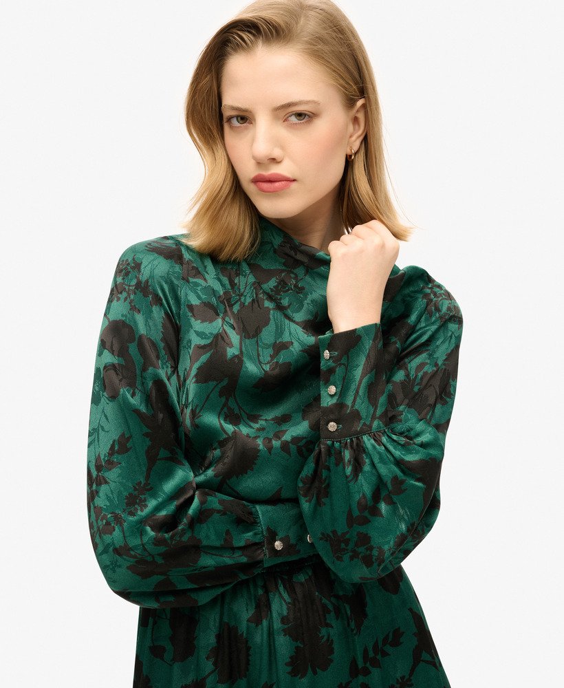 vestido longo jacquard com decote drapeado e estampa floral em tons de azul-petróleo.