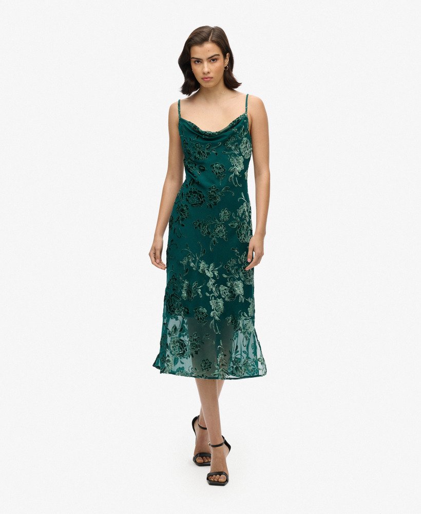 vestido midi de alças com decote drapeado em devorê floral verde.