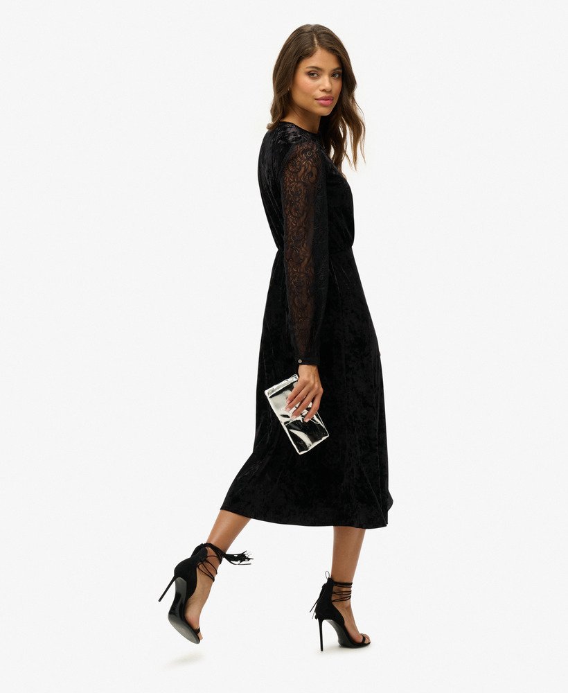 vestido midi de veludo com mangas de renda na cor preta.
