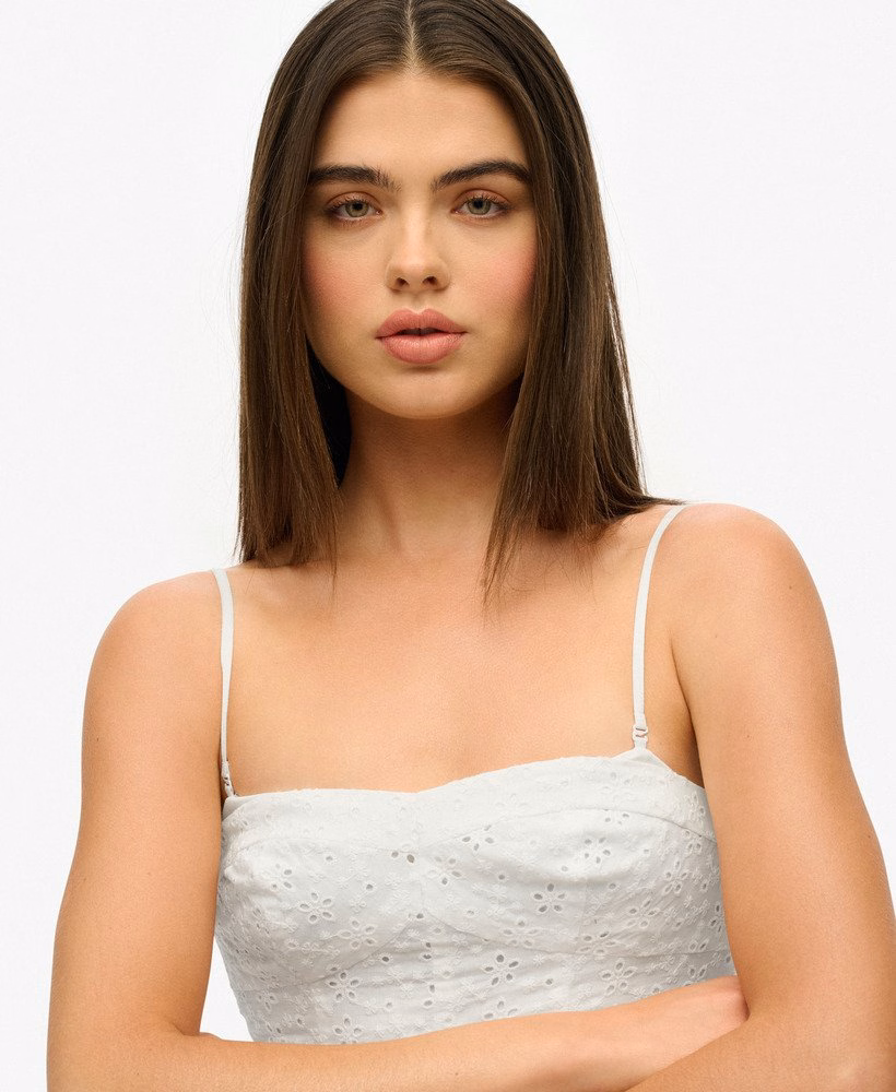 Vestido curto de alças com bordado inglês