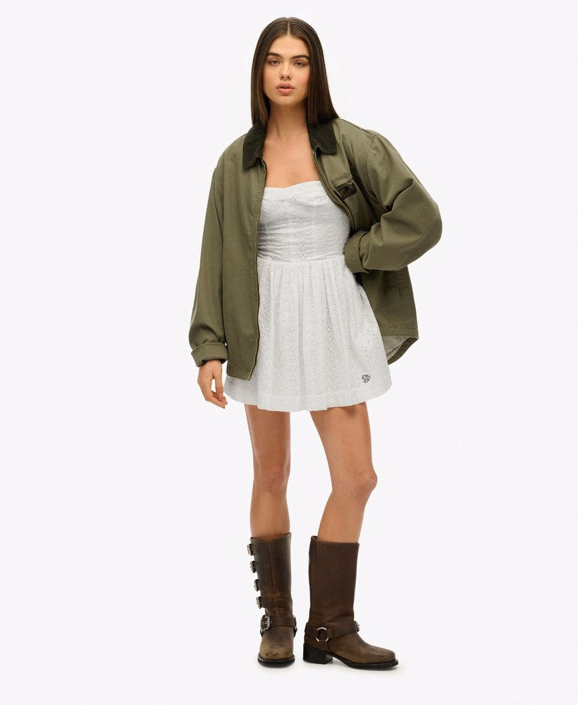Vestido curto de alças com bordado inglês