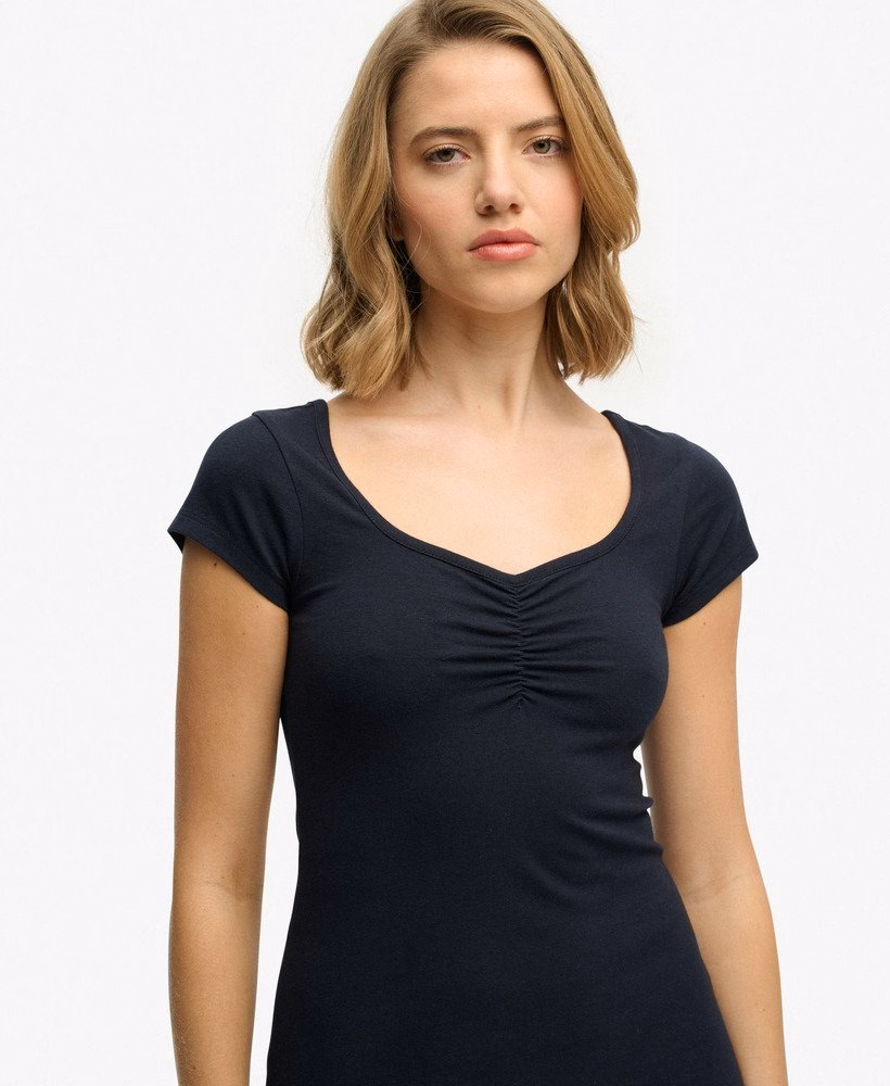 Vestido curto de malha com decote coração