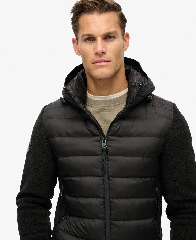 jaqueta bomber com capuz storm fleece na cor preta.