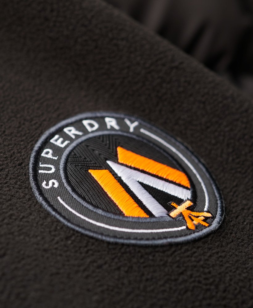 jaqueta bomber com capuz storm fleece na cor preta.