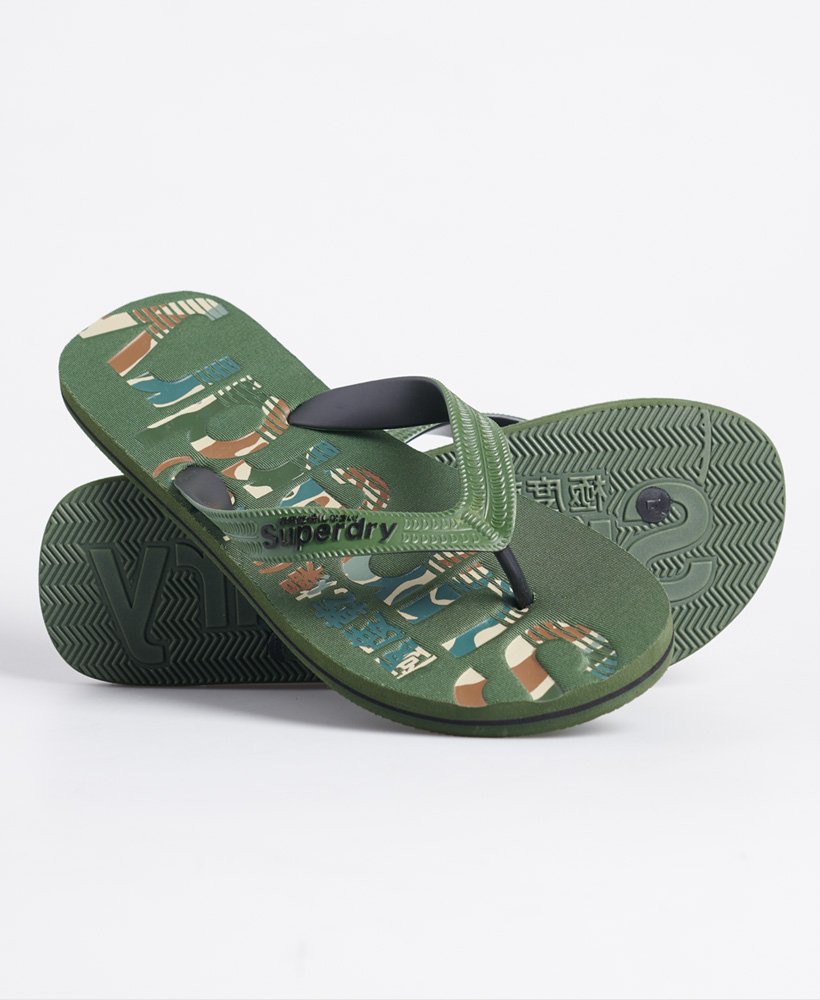 chinelo de dedo com estampa camuflada em verde-olivapreto