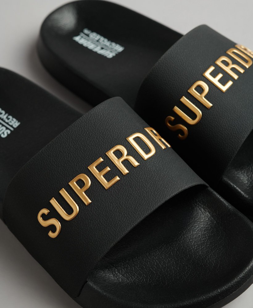 sliders de piscina com o logotipo code em pretodourado metálico