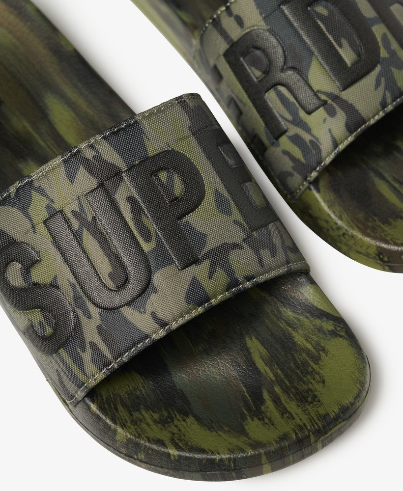 chinelo de piscina vegano com estampa camuflada nathan camo