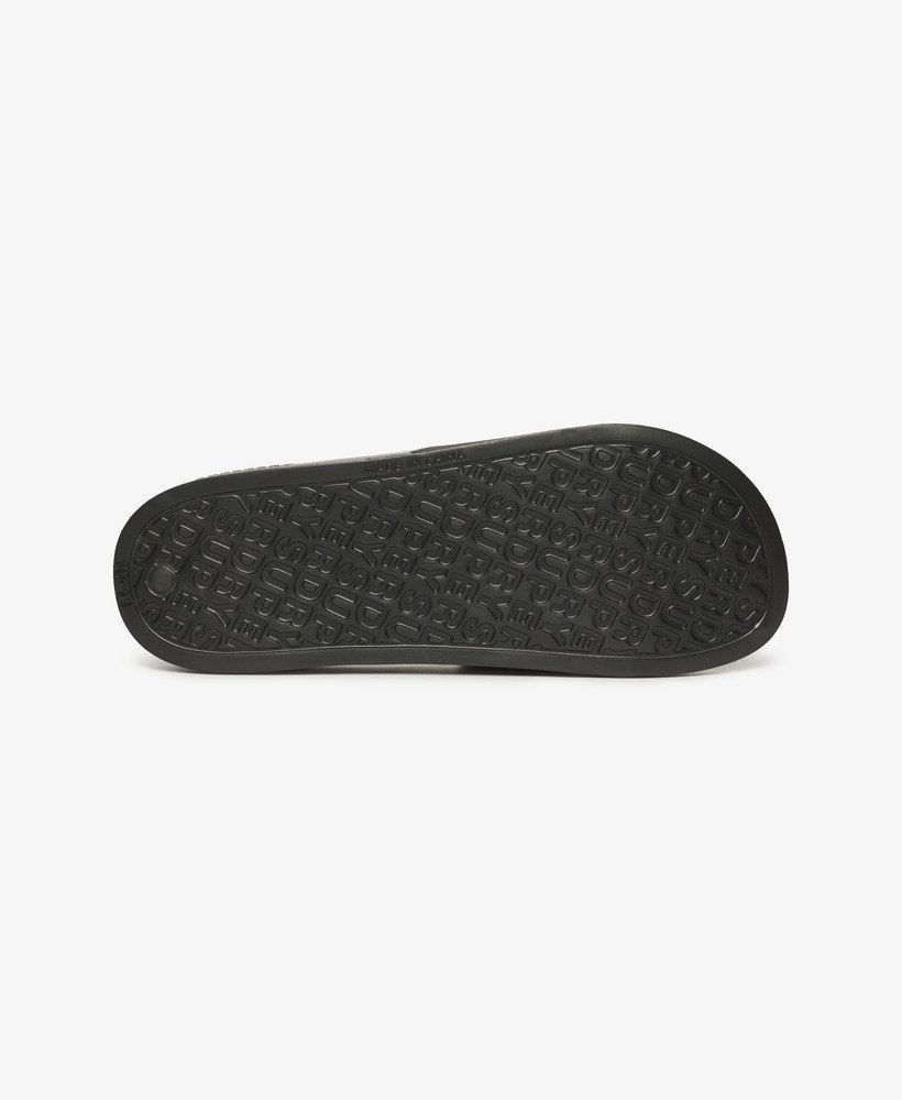 chinelo de piscina com logo vegano na cor pretopreto