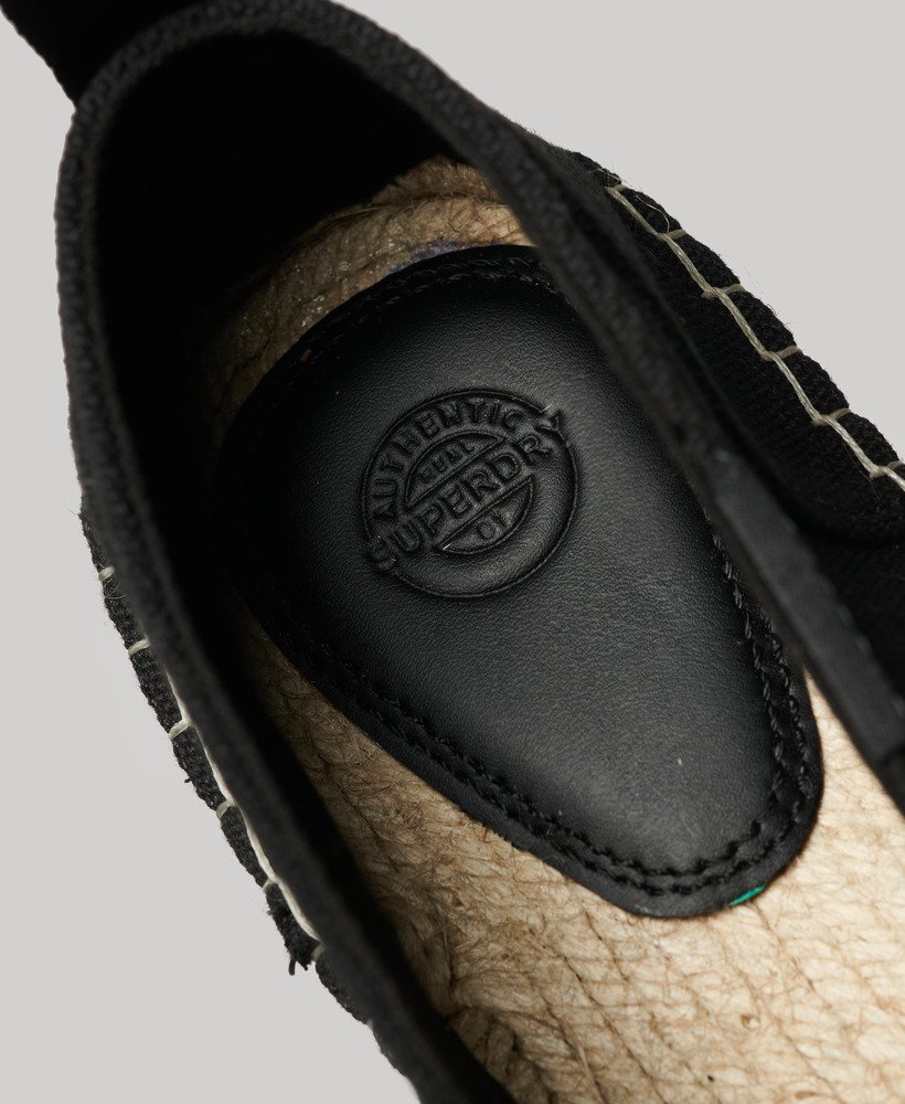 sapatos espadrille de lona na cor preta.