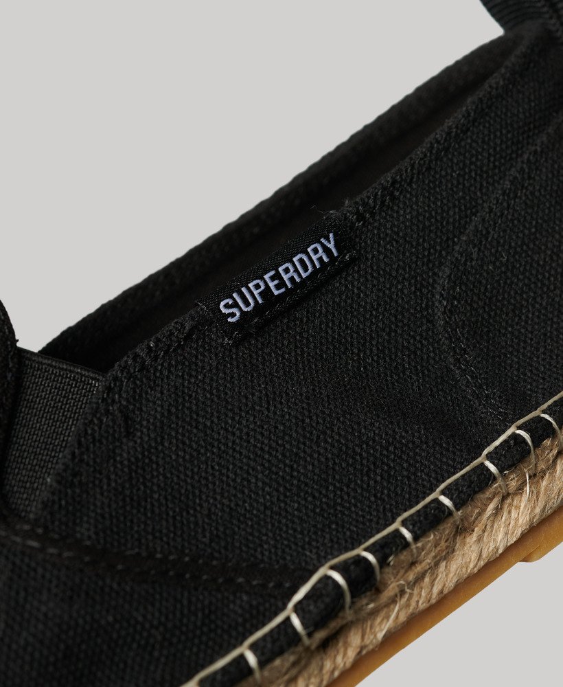 sapatos espadrille de lona na cor preta.