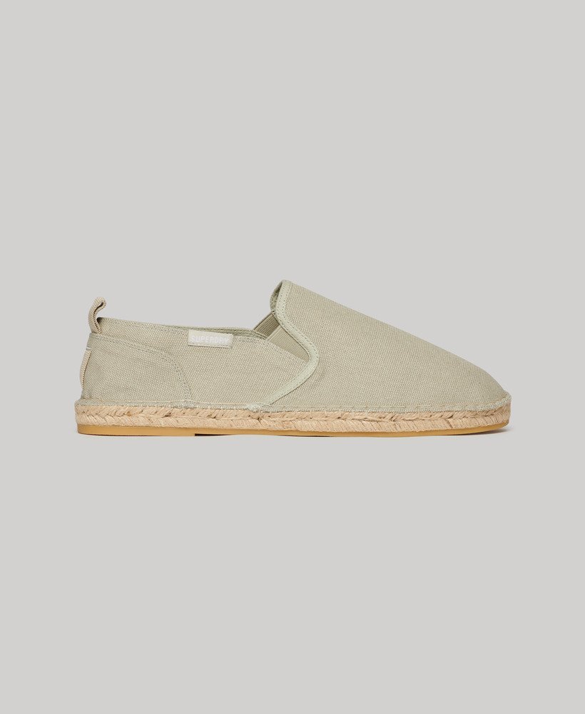 sapatos espadrille de lona na cor marrom-pedra.