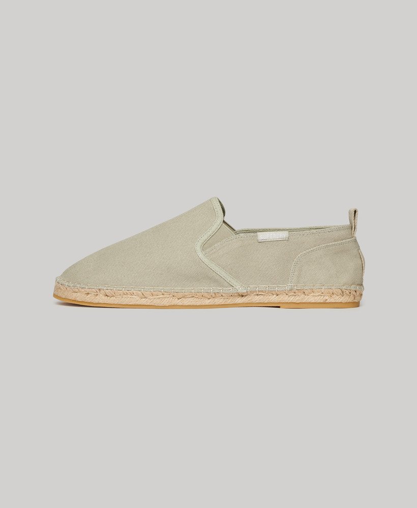 sapatos espadrille de lona na cor marrom-pedra.