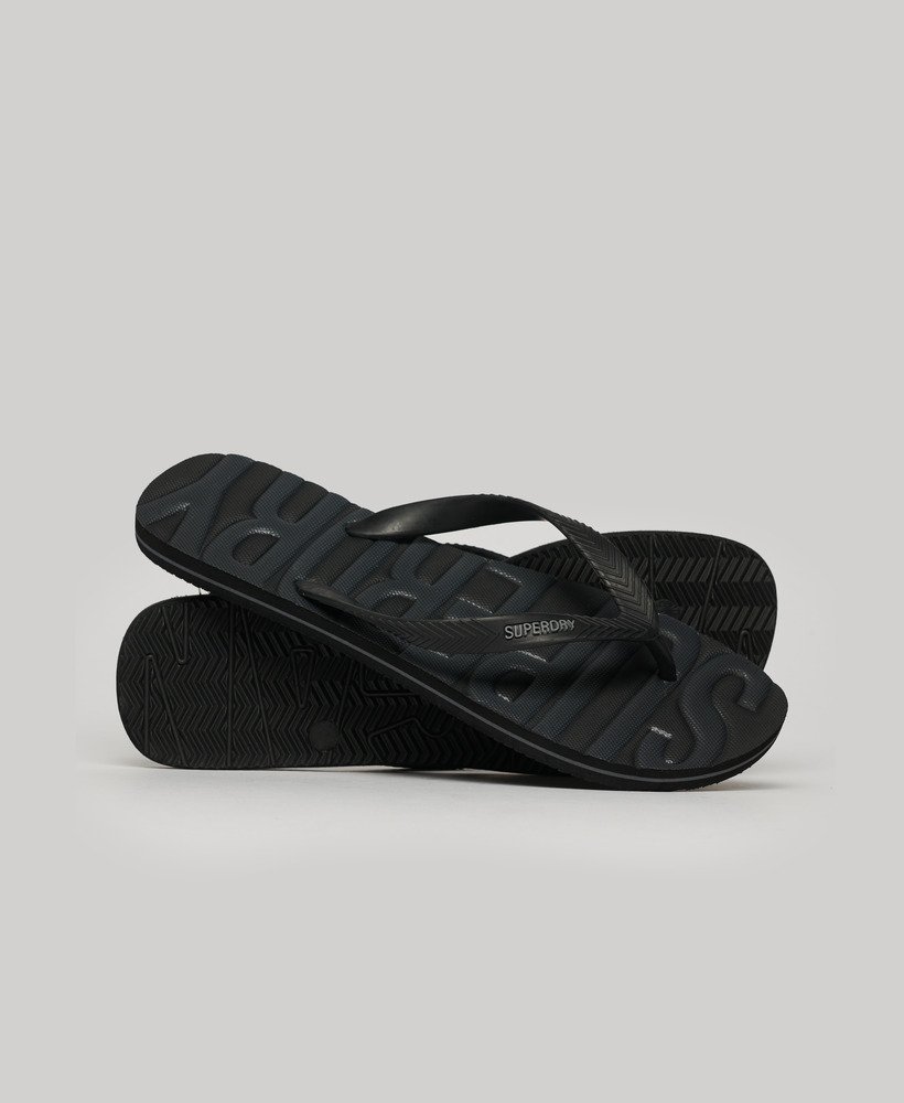 chinelo vintage vegano em tons de preto.