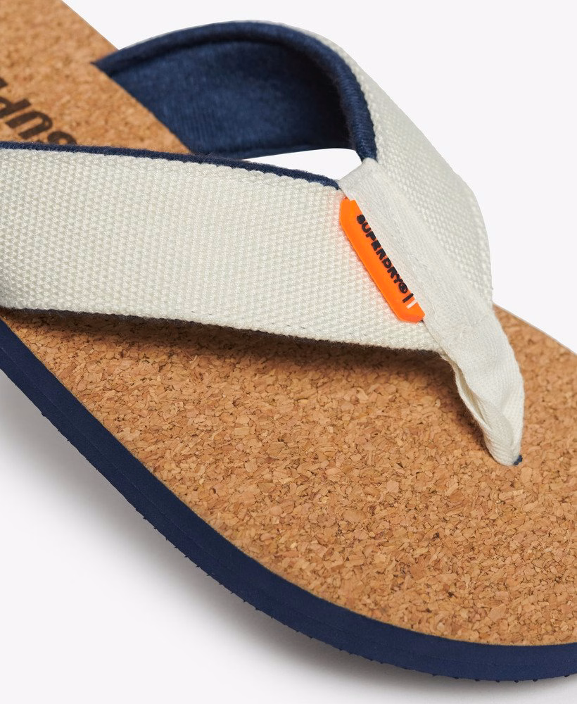 Chinelo de dedo com estampa de cortiça