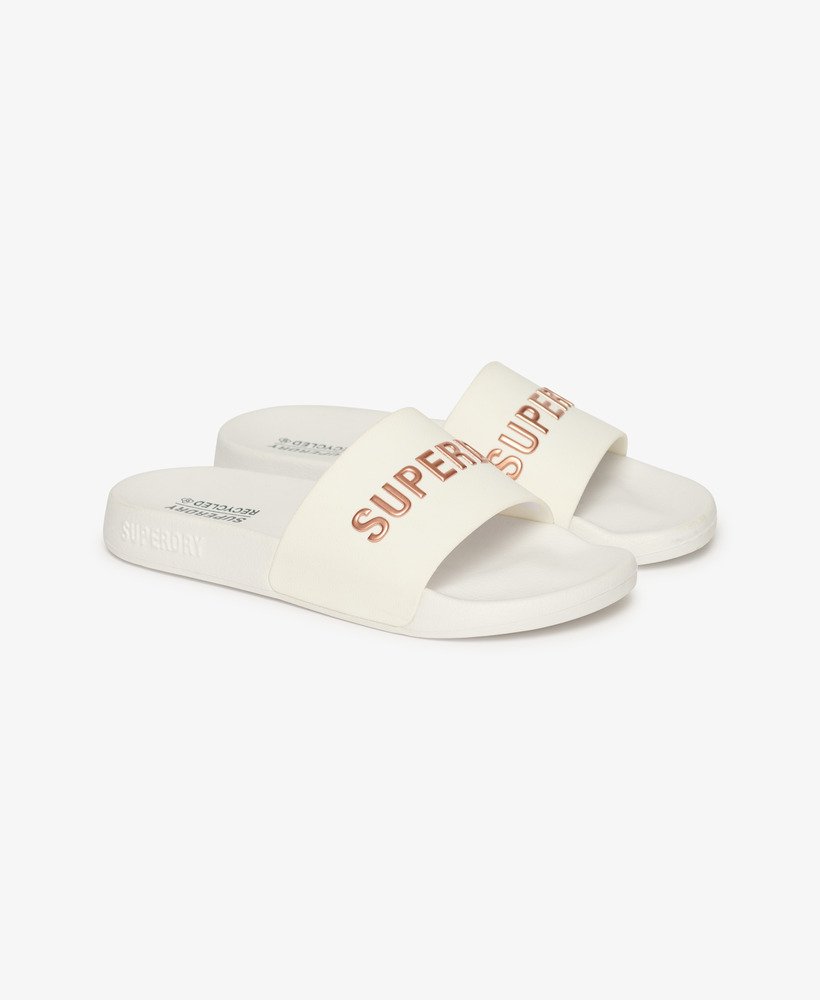 sliders de piscina com o logotipo code em ouro rosa óticometálico