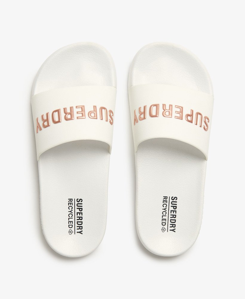 sliders de piscina com o logotipo code em ouro rosa óticometálico