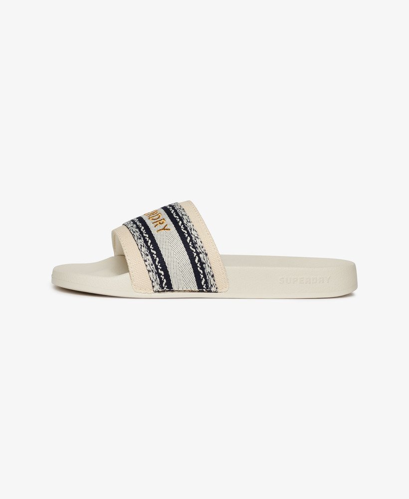 chinelo de piscina vegano em tecido natural.