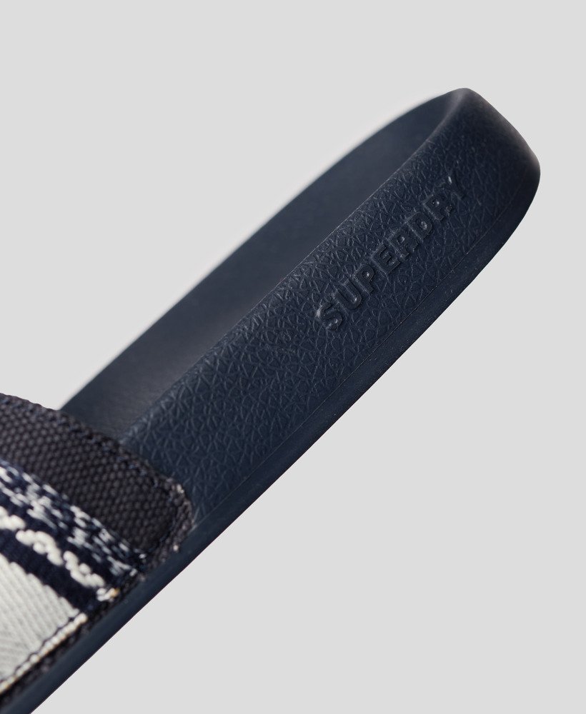 chinelo de piscina vegano em tecido na cor azul marinho puro